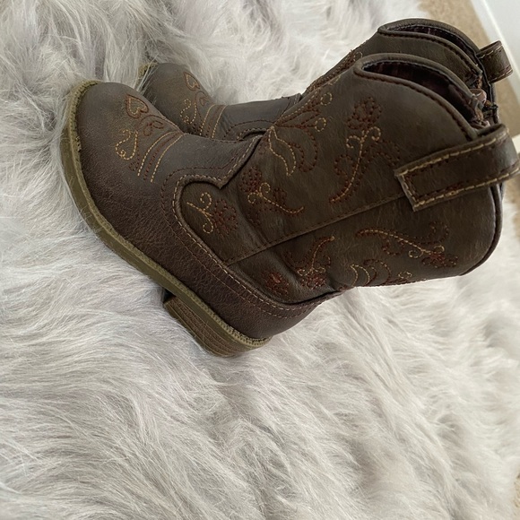 Brown cowgirl boots - Picture 1 of 1